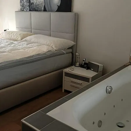 Luxury Penthouse 4 Bedroom 8 Min Walk To Wef Appartement *