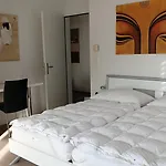 Luxury Penthouse 4 Bedroom 8 Min Walk To Wef Apartment