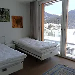 Luxury Penthouse 4 Bedroom 8 Min Walk To Wef Apartment *