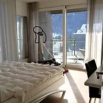 Luxury Penthouse 4 Bedroom 8 Min Walk To Wef Apartment *