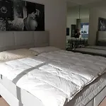 Luxury Penthouse 4 Bedroom 8 Min Walk To Wef Apartment *