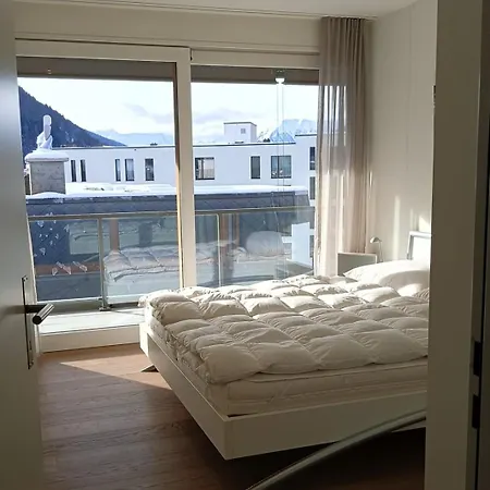 Luxury Penthouse 4 Bedroom 8 Min Walk To Wef Daire Ostrava