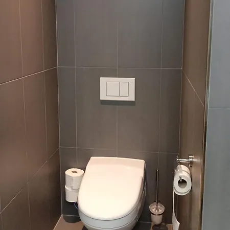 Luxury Penthouse 4 Bedroom 8 Min Walk To Wef * Ostrava