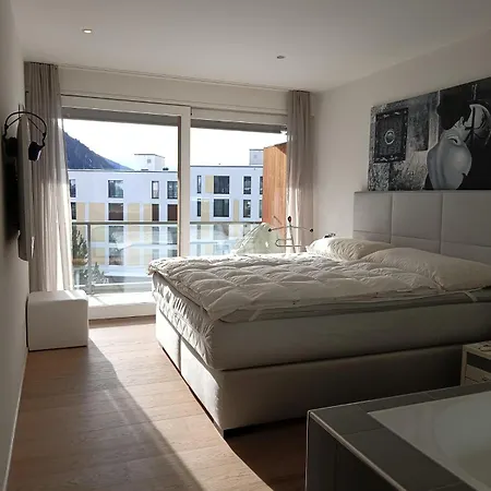 Luxury Penthouse 4 Bedroom 8 Min Walk To Wef * Ostrava