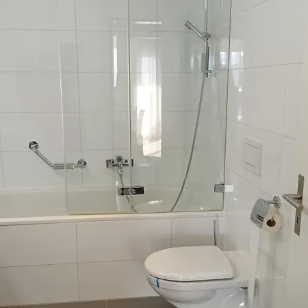 Luxury Penthouse 4 Bedroom 8 Min Walk To Wef * Ostrava